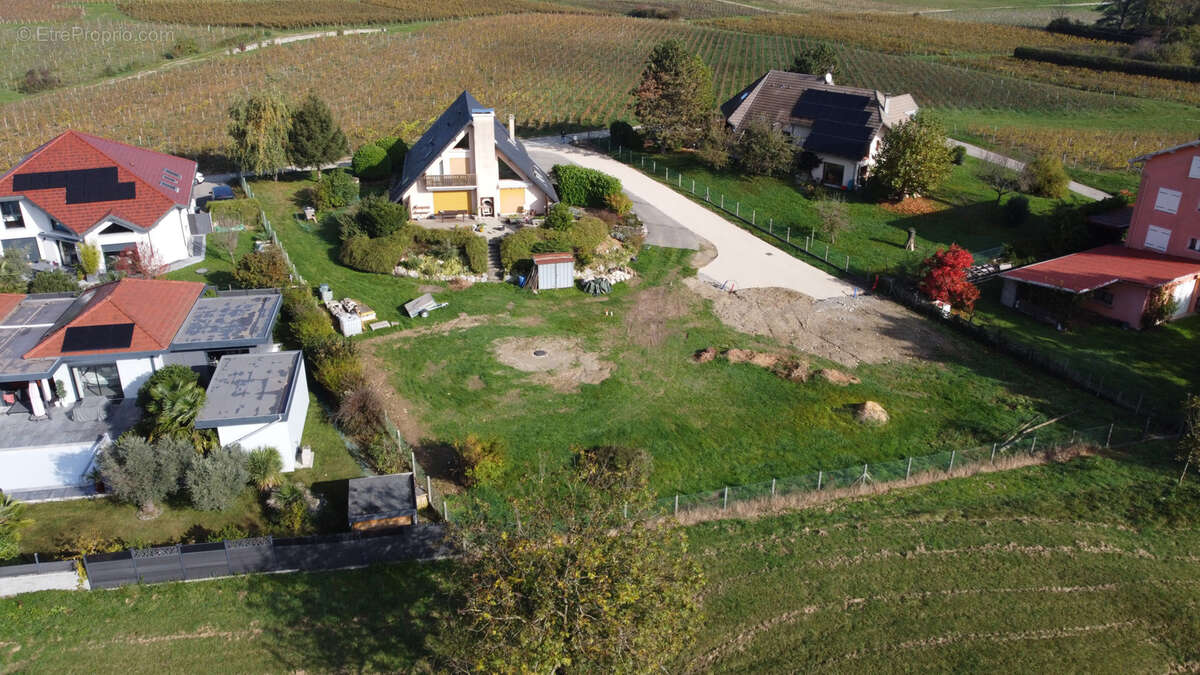 Terrain à LES MARCHES