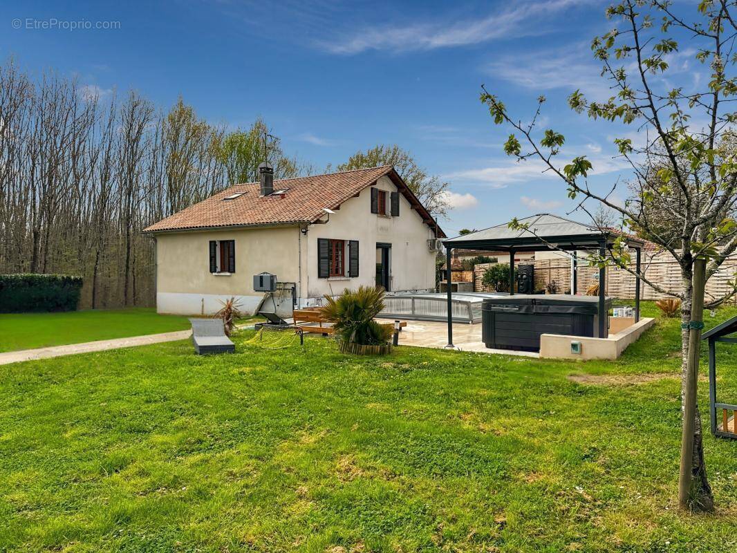 Maison à DOUZILLAC