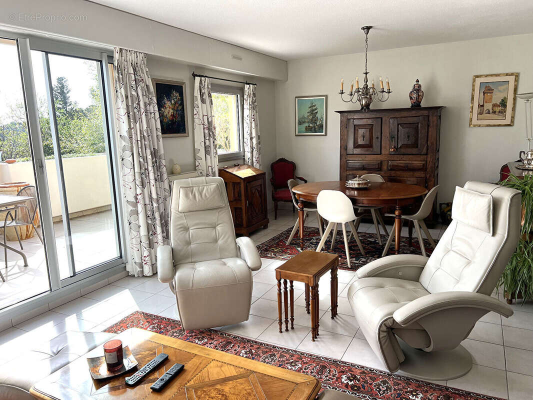 Appartement à VILLENEUVE-LES-AVIGNON