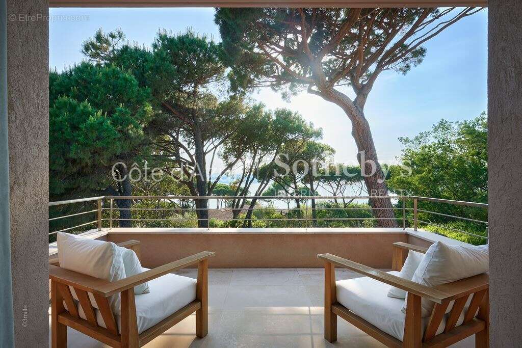 Luxueuse villa face à la mer - Les Parcs de Saint Tropez. - photo 4