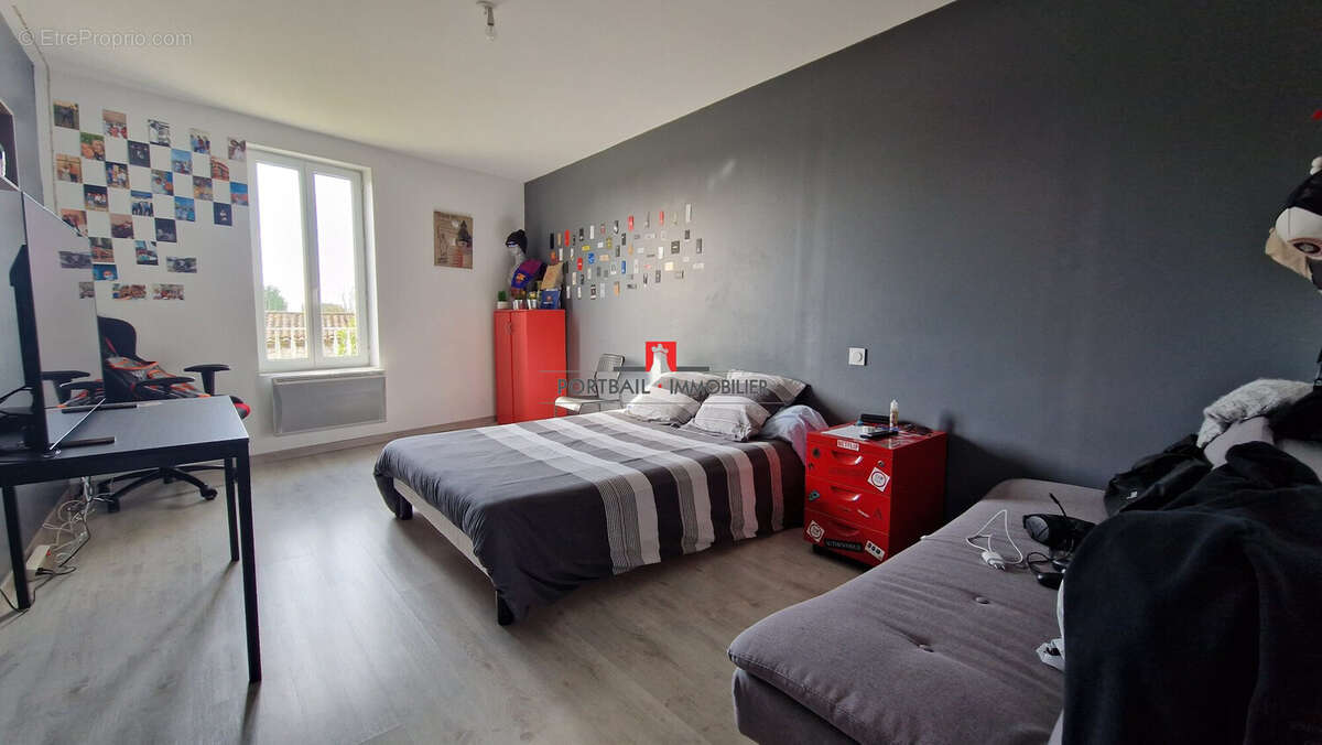Maison 290 m² à Saint-Andre-De-Cubzac  - photo 9