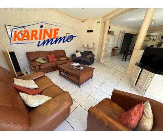 Maison 206 m² à Fontaines-Saint-Martin  - photo 8