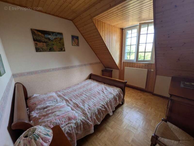 Priziac propriété composée d'une maison de type néo bretonne de 8 pieces en tres bon etat general grande dépendances parcelle de - photo 16