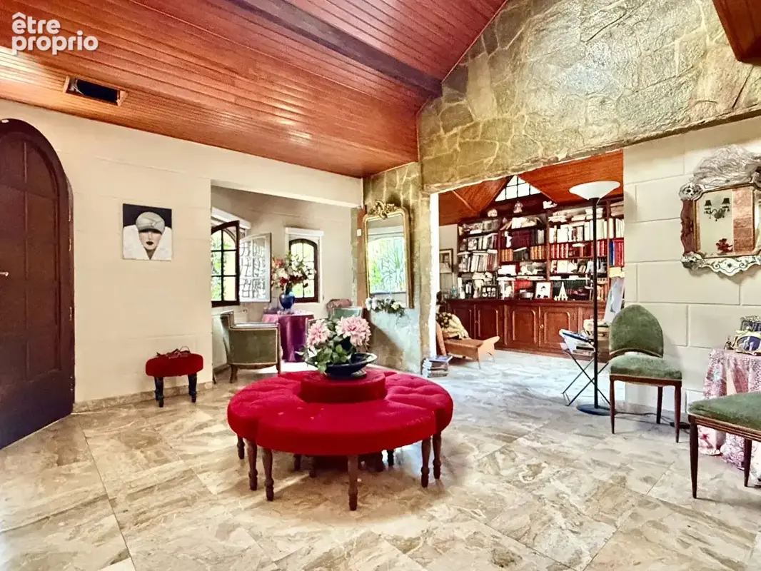 Maison Colombes 9 pièce(s) 192 m² sur 637 m² de terrain - photo 2