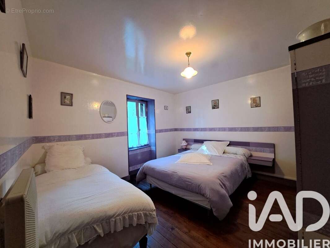 Maison 119 m² à Saint-Nectaire  - photo 8