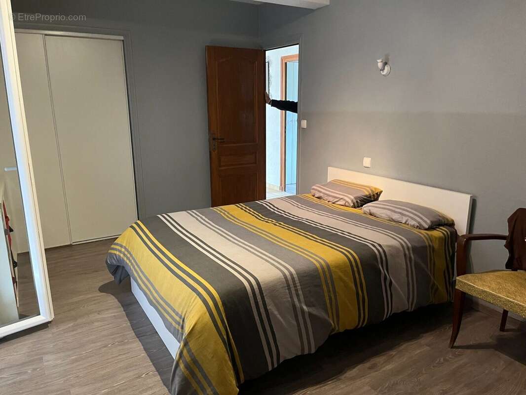 Maison à COURS-LA-VILLE