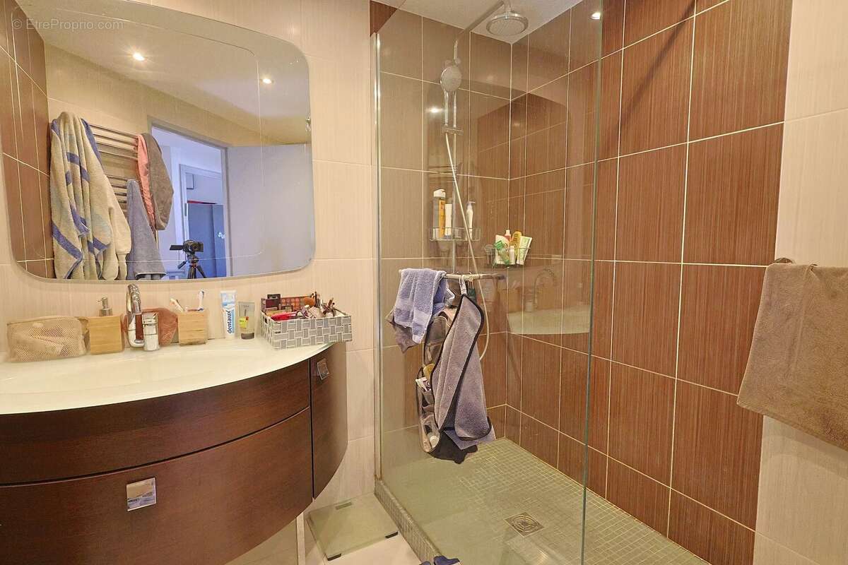 Maison à LA ROQUETTE-SUR-SIAGNE