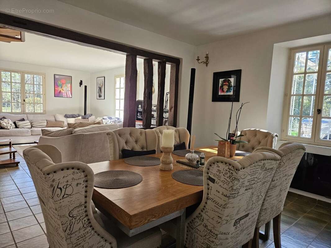 Maison à CASTELNAU-RIVIERE-BASSE