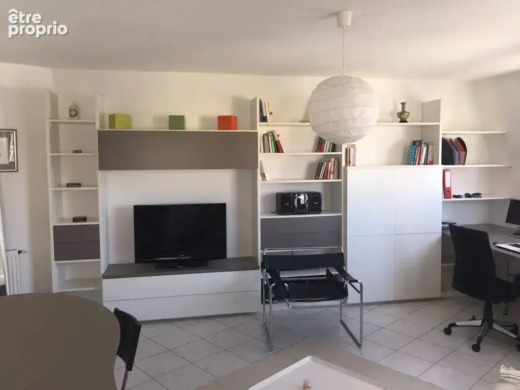 À vendre en exclusivité   Huningue   F2 très lumineux au dernier étage avec garage, proche des frontières suis - photo 3