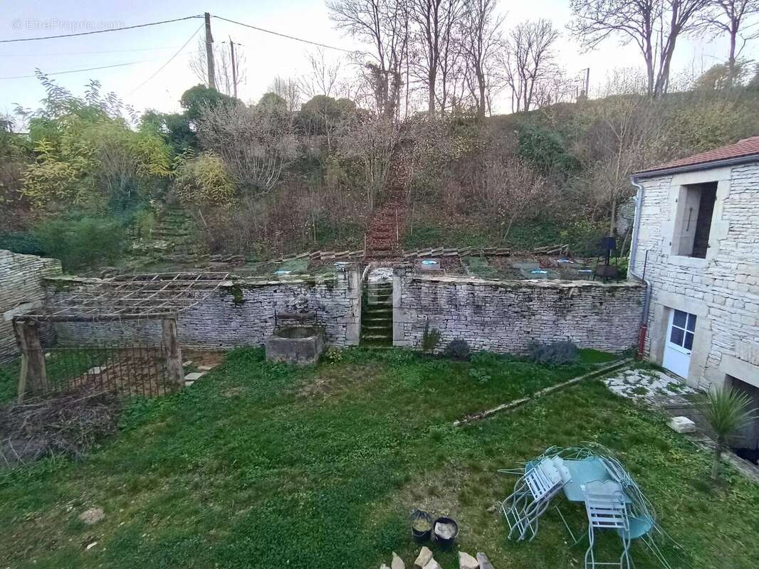 Maison à AISY-SUR-ARMANCON