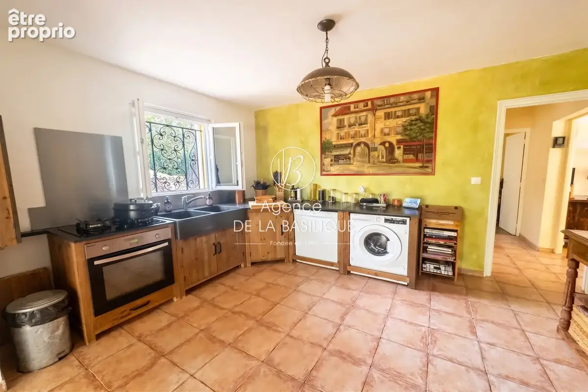 Maison 5 pièces 150 m² à vendre à Saint-Maximin-La-Sainte-Baume (83470) - photo 3