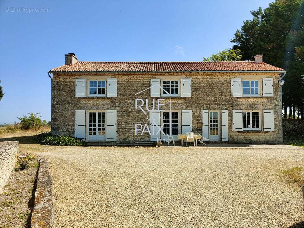Maison à THURAGEAU