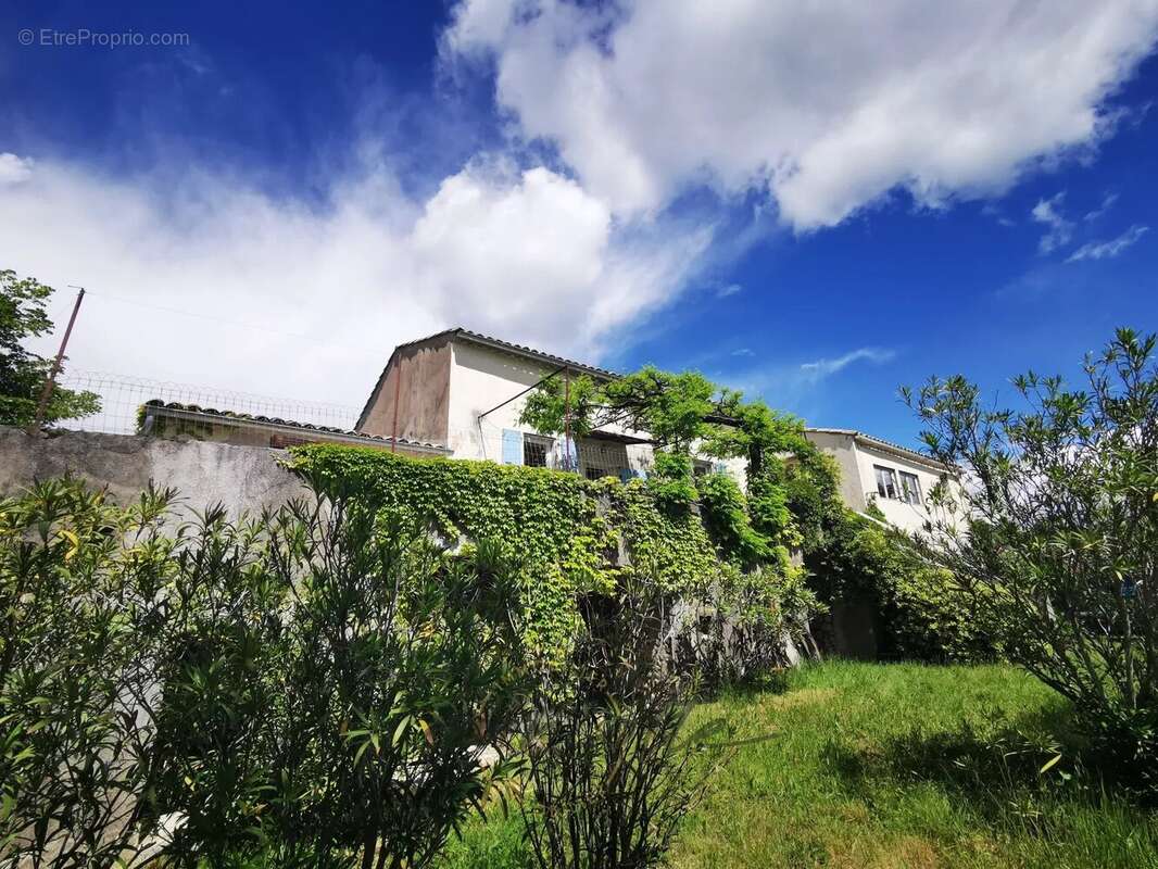 Maison à ALBA-LA-ROMAINE