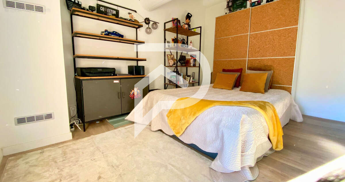 Maison à LE PUY-SAINTE-REPARADE