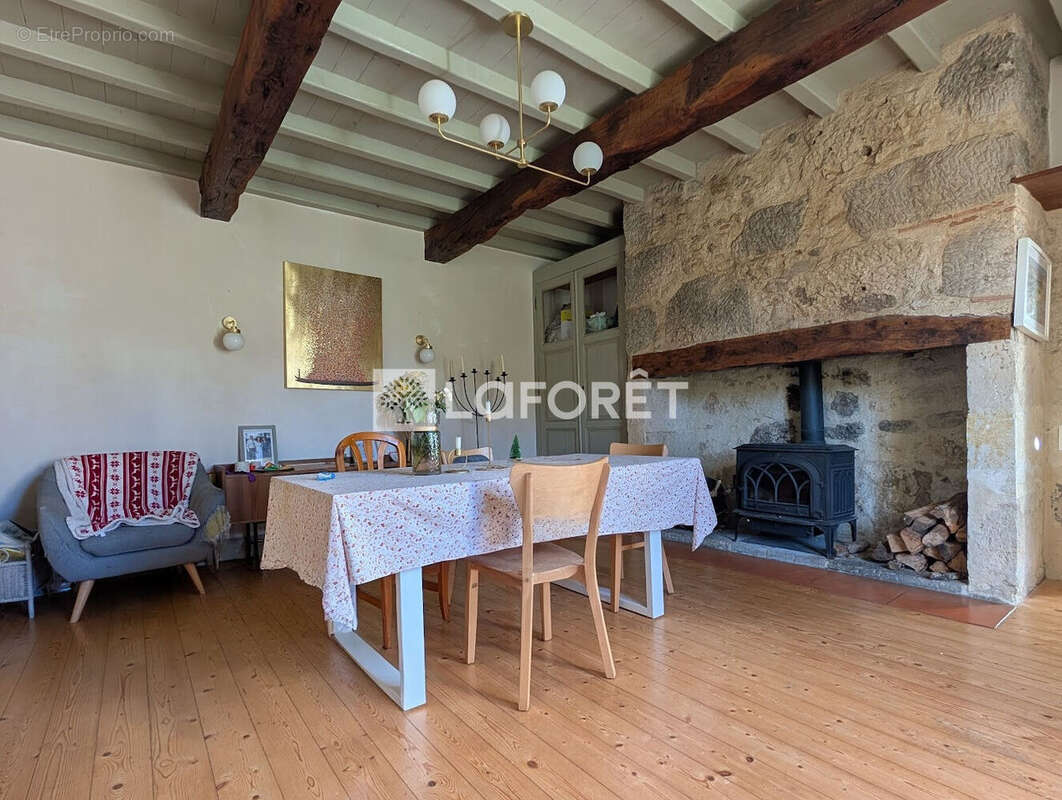 Maison à MONCRABEAU