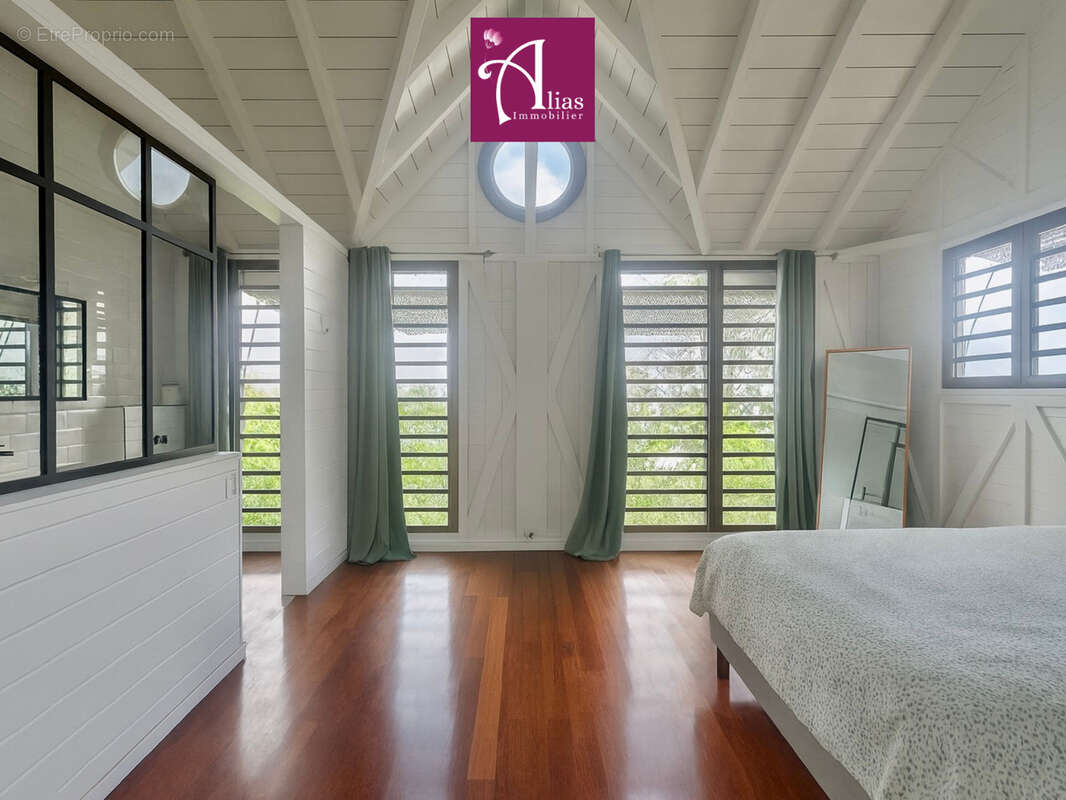 Maison à LES ABYMES