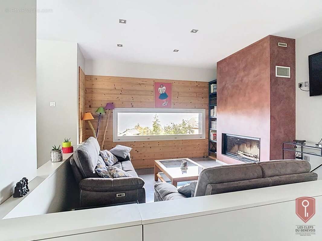 Maison à COLLONGES-SOUS-SALEVE