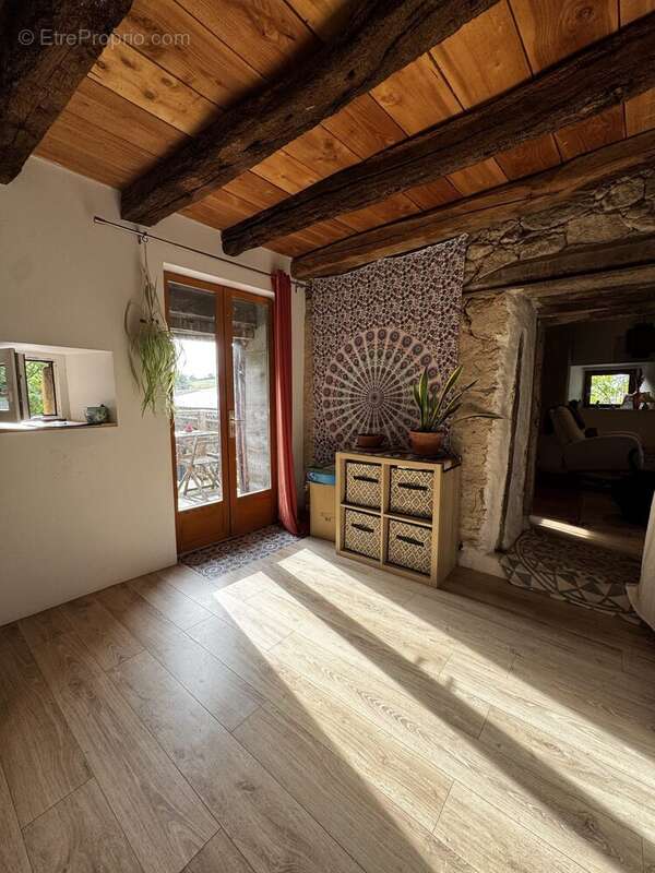 Maison à EGLISENEUVE-PRES-BILLOM