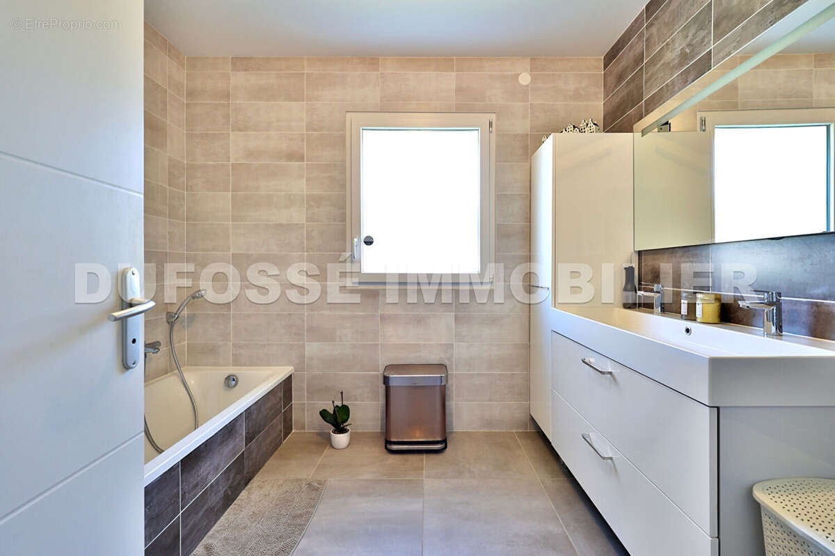 Maison à SAINT-GENIS-LAVAL