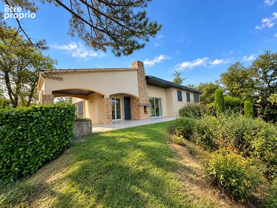 Propriété de 232 m2 avec piscine et jardin paysager - photo 2