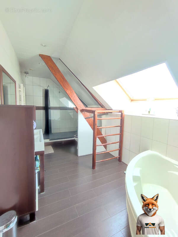 Maison à FONTAINE-MACON