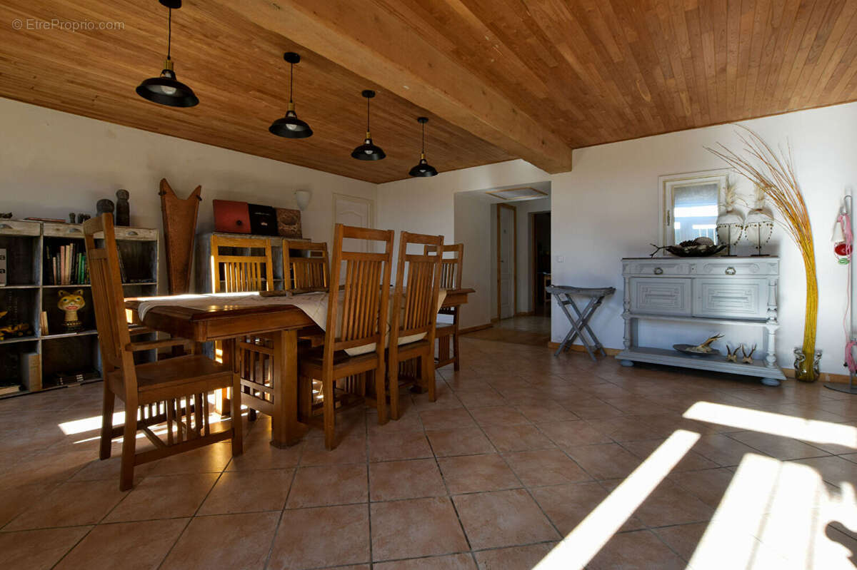 Maison à SAINT-GENIS-DE-SAINTONGE