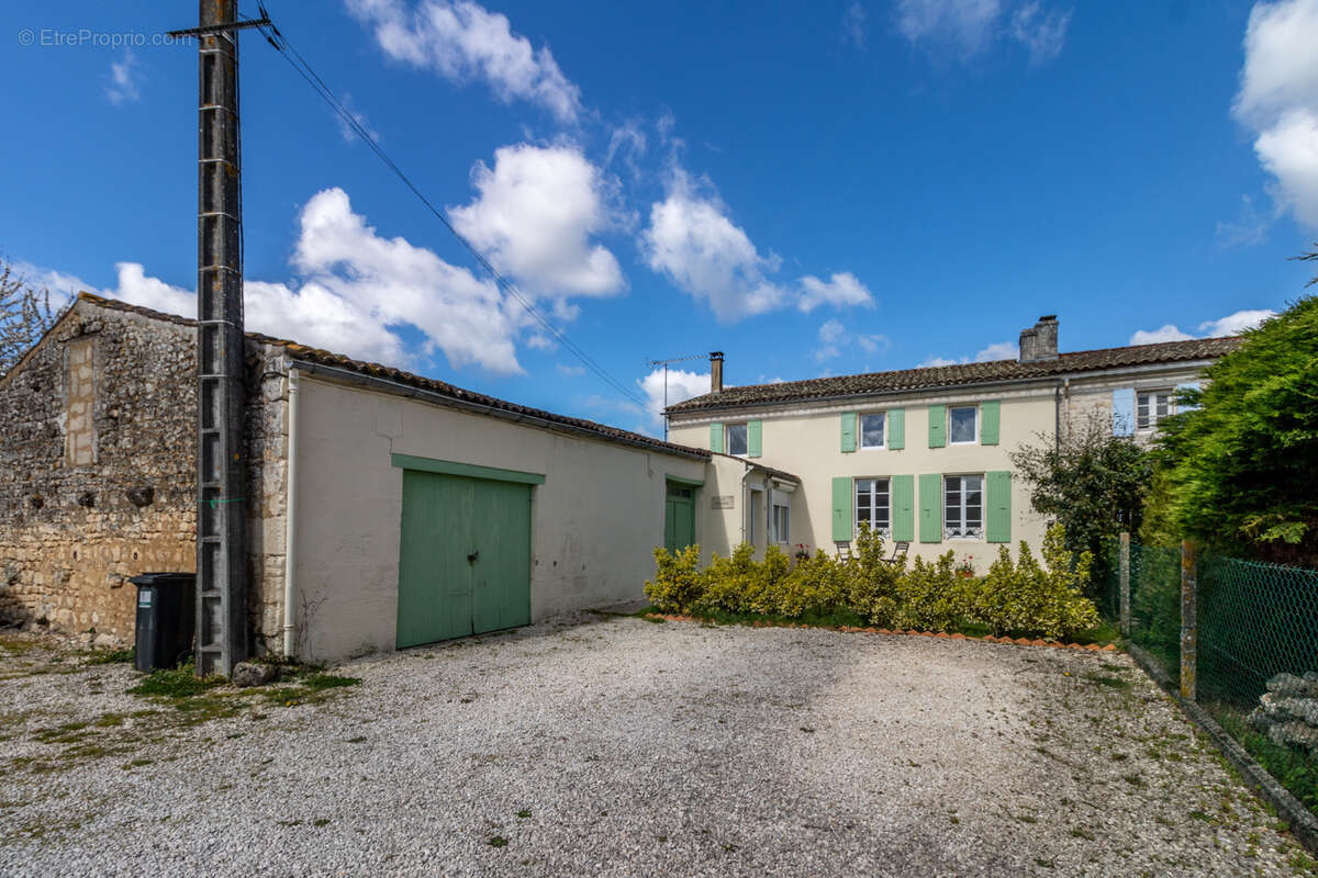 Maison à SAINT-PORCHAIRE