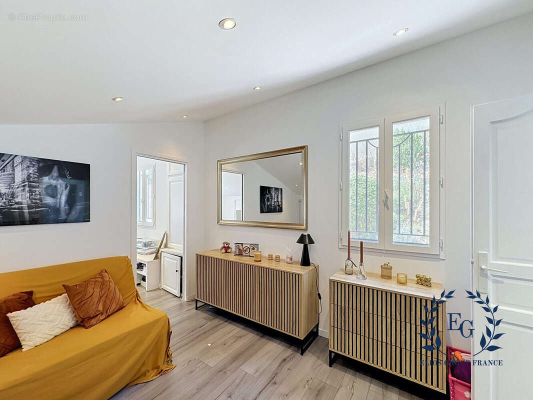 Maison 153 m² à Gareoult  - photo 9