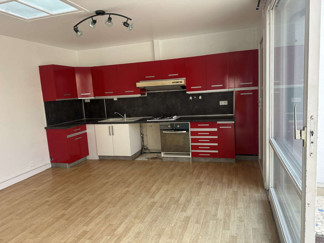 Exclusivité, Charmante maison de plain-pied. Quartier Champ de Foire Cognac. - photo 2