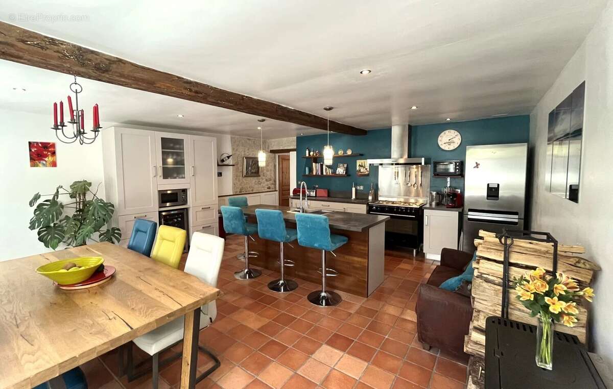 Maison à SAINT-LAURENT-DES-COMBES