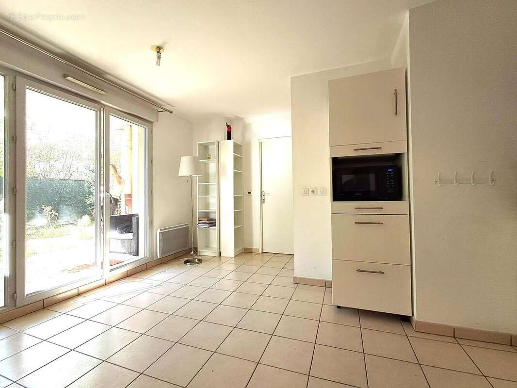 Appartement 38 m² à Decines-Charpieu  - photo 5