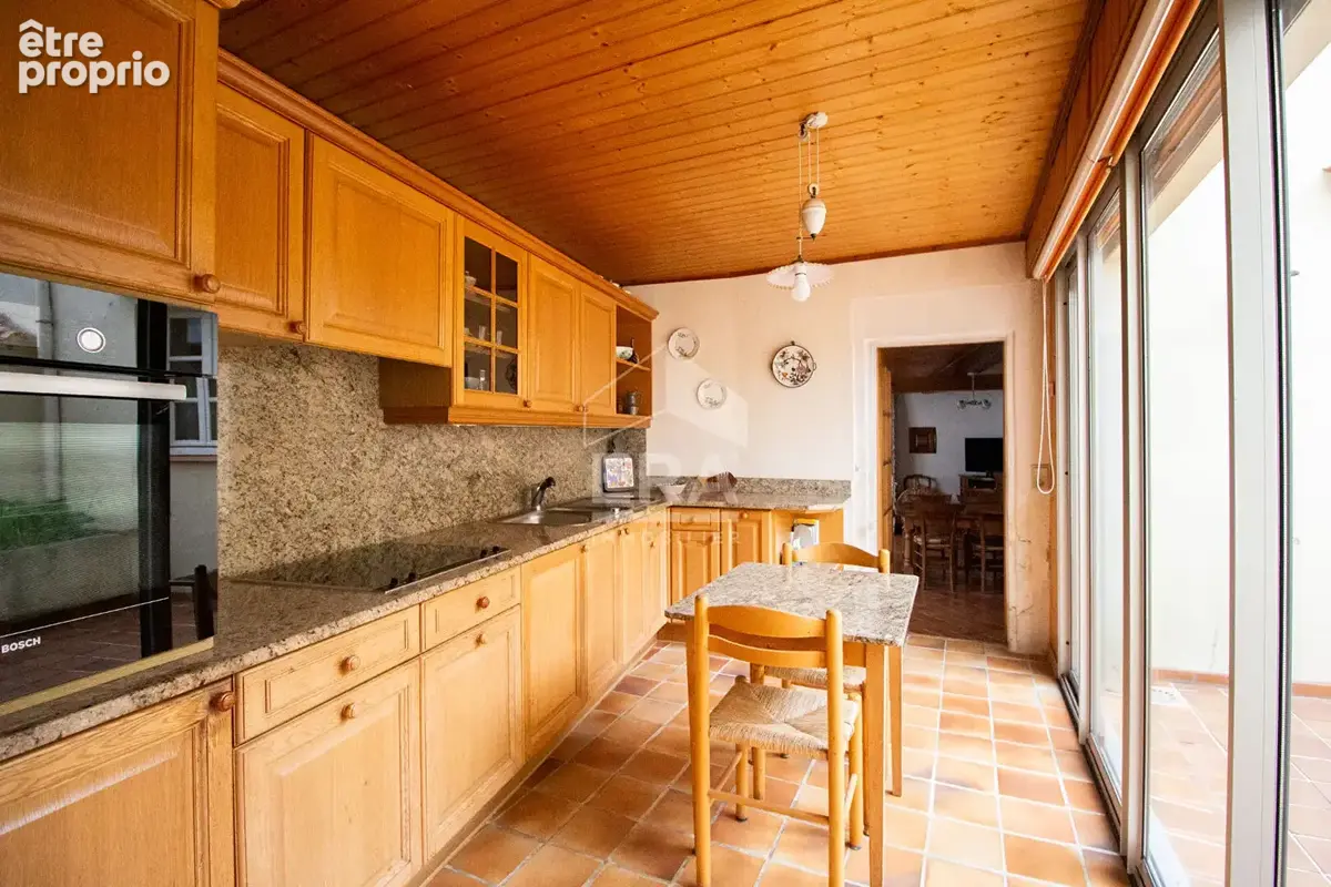 Grande maison familiale avec joli potentiel - photo 5