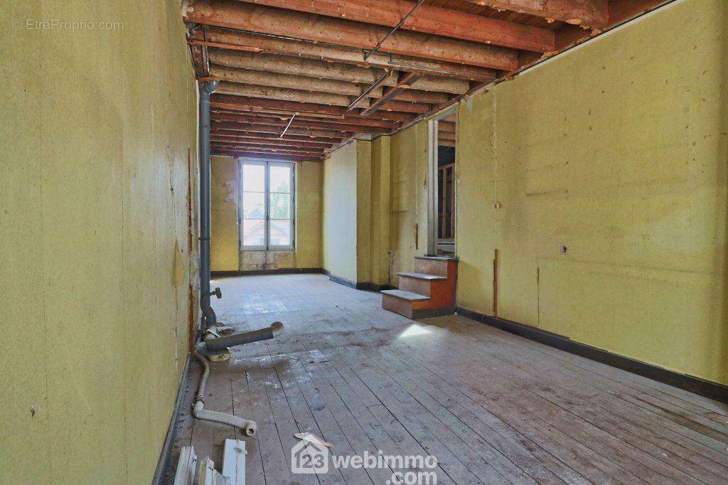 De plus de 30 m2, - Appartement à POITIERS