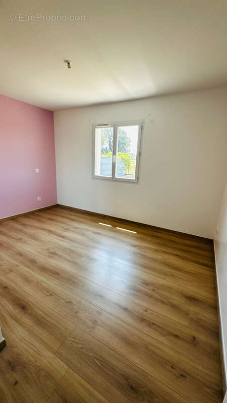 Maison récente T4 avec jardin de 990 m2 - photo 13