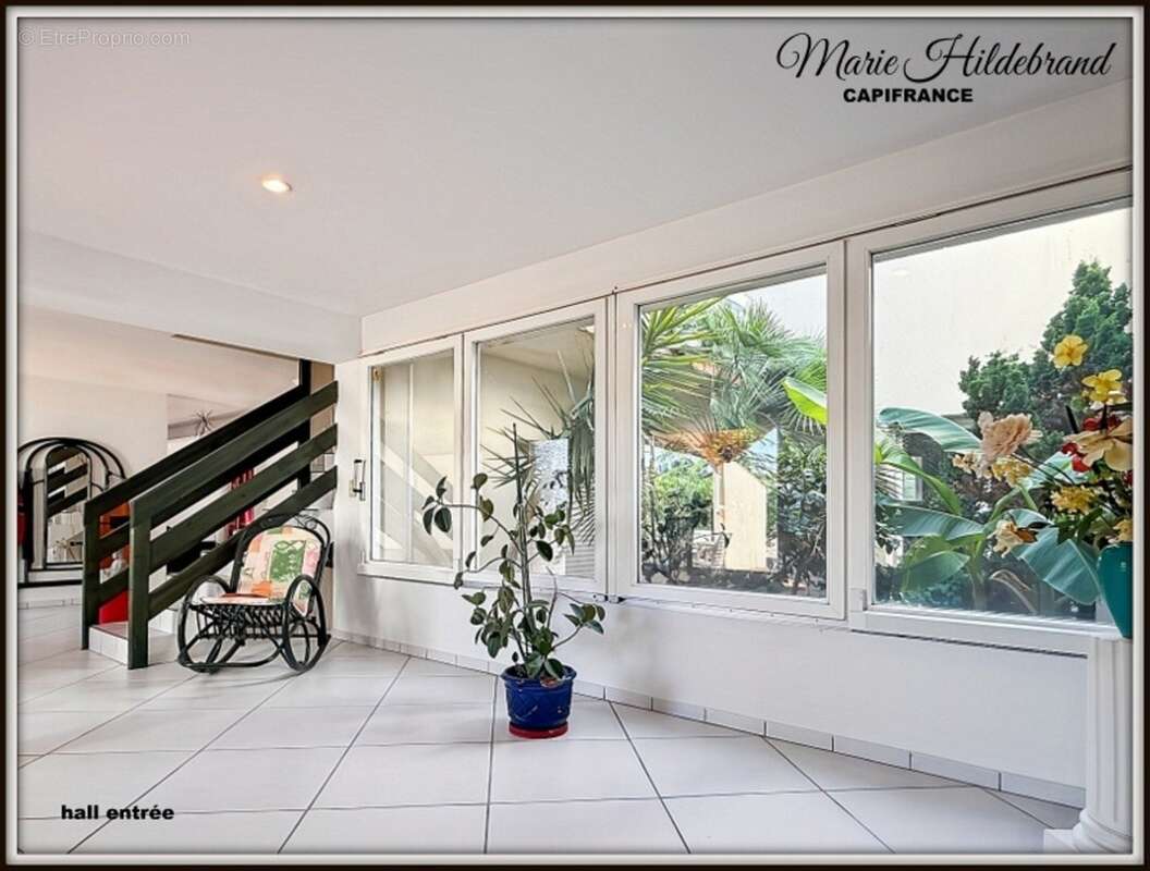 Maison d'architecte de caractère – 285 m² habitables – Vue dominante – Piscine – Grand garage - photo 22