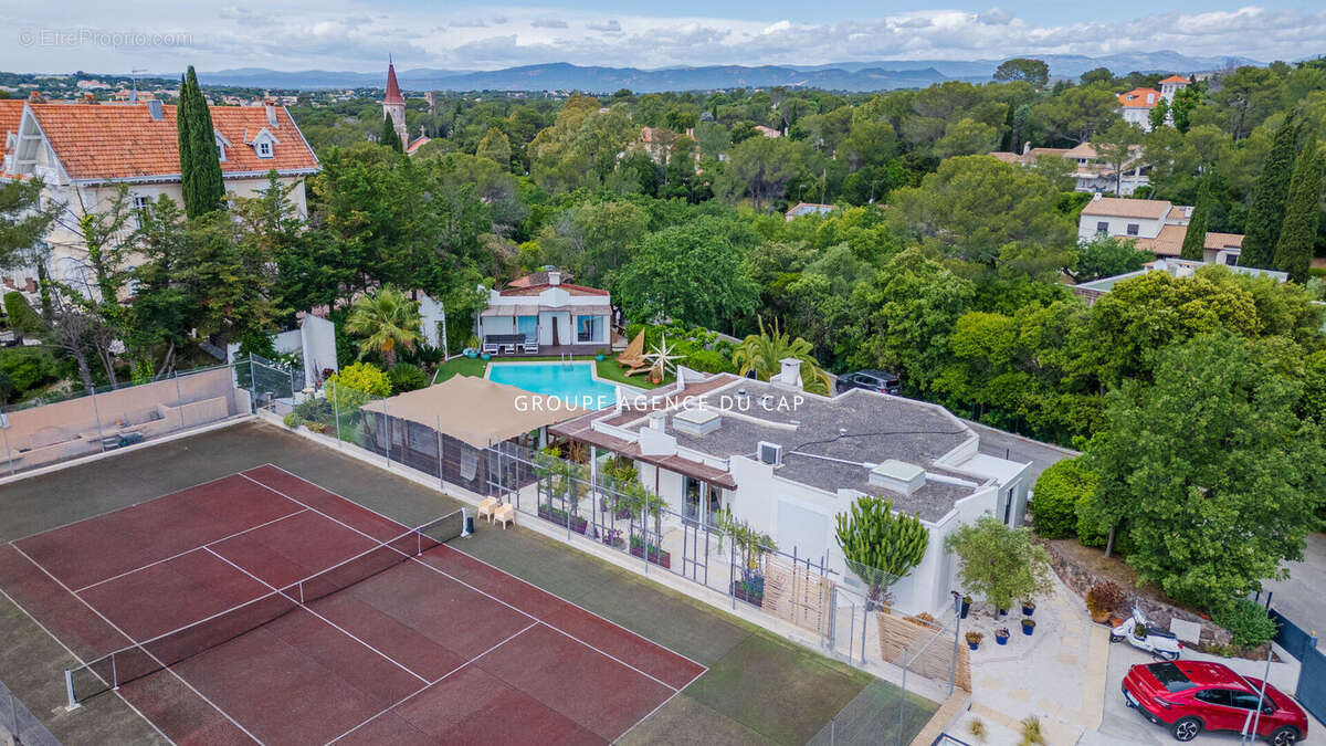 Rare, villa atypique contemporaine, piscine et tennis, à St Raphael Valescure - photo 2