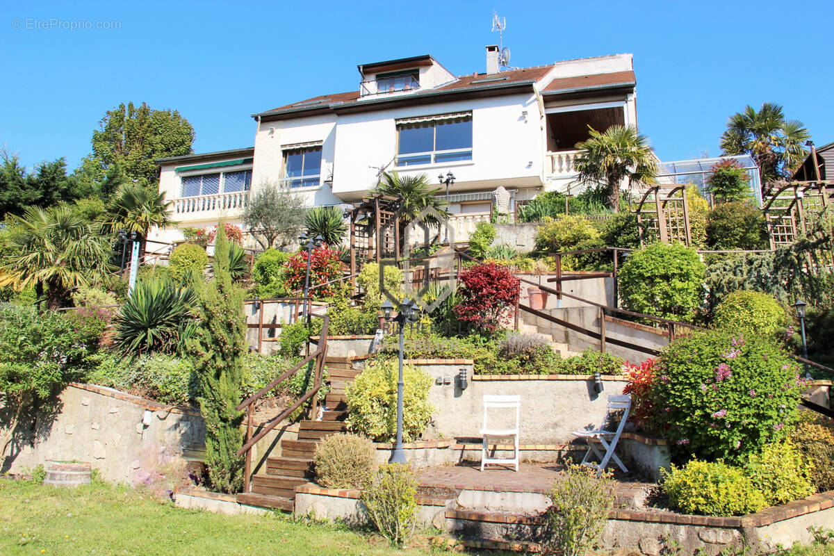 Maison à CHENNEVIERES-SUR-MARNE