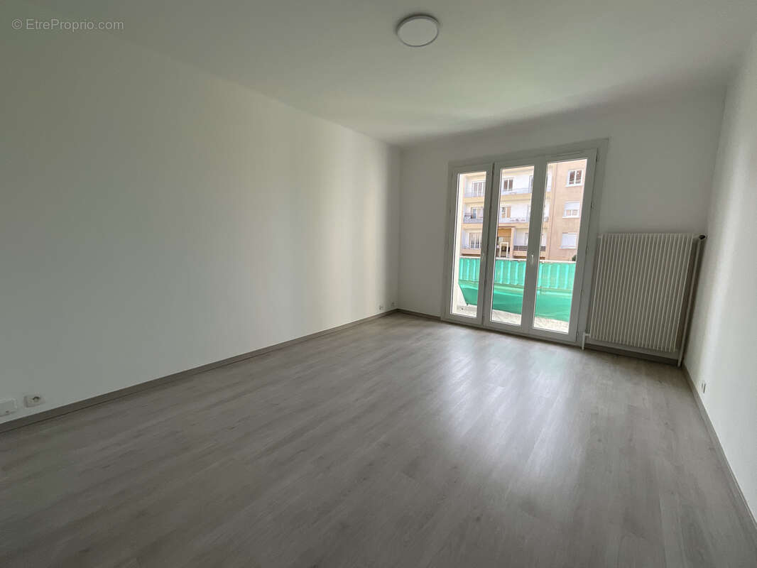 Appartement à SAINT-BONNET-DE-MURE