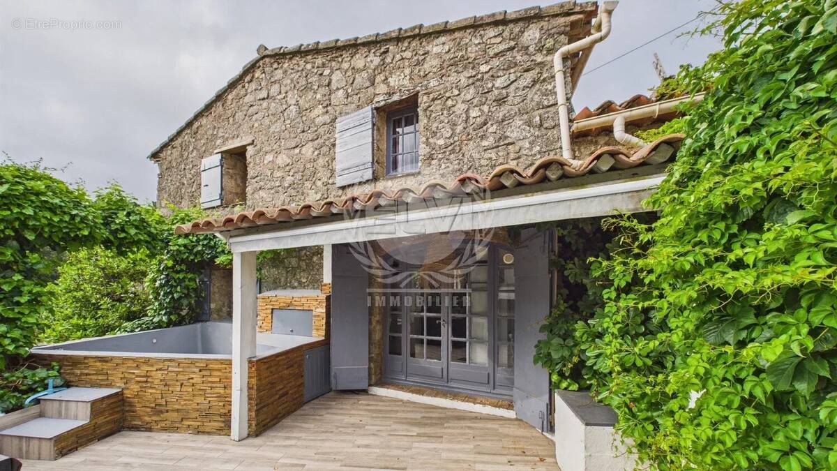 Maison à PLAN-DE-LA-TOUR