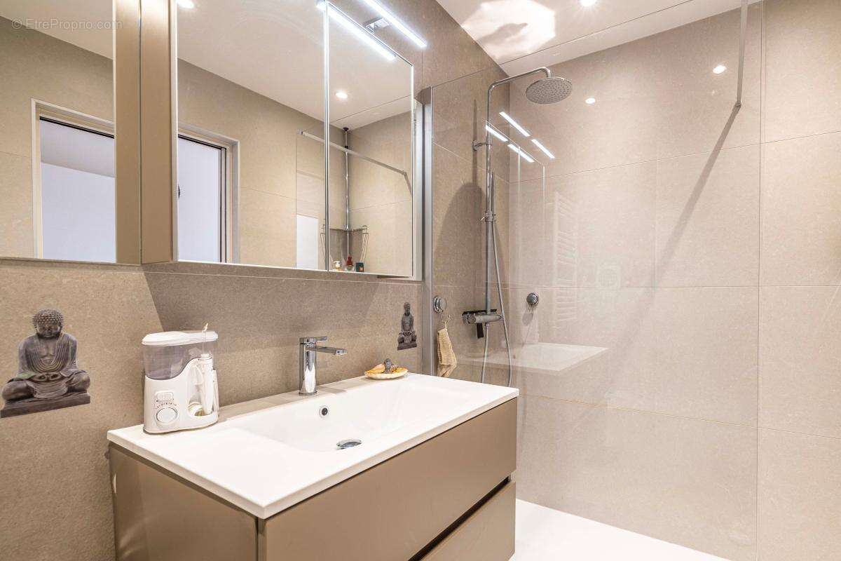 Appartement à SAINT-LAURENT-DU-VAR