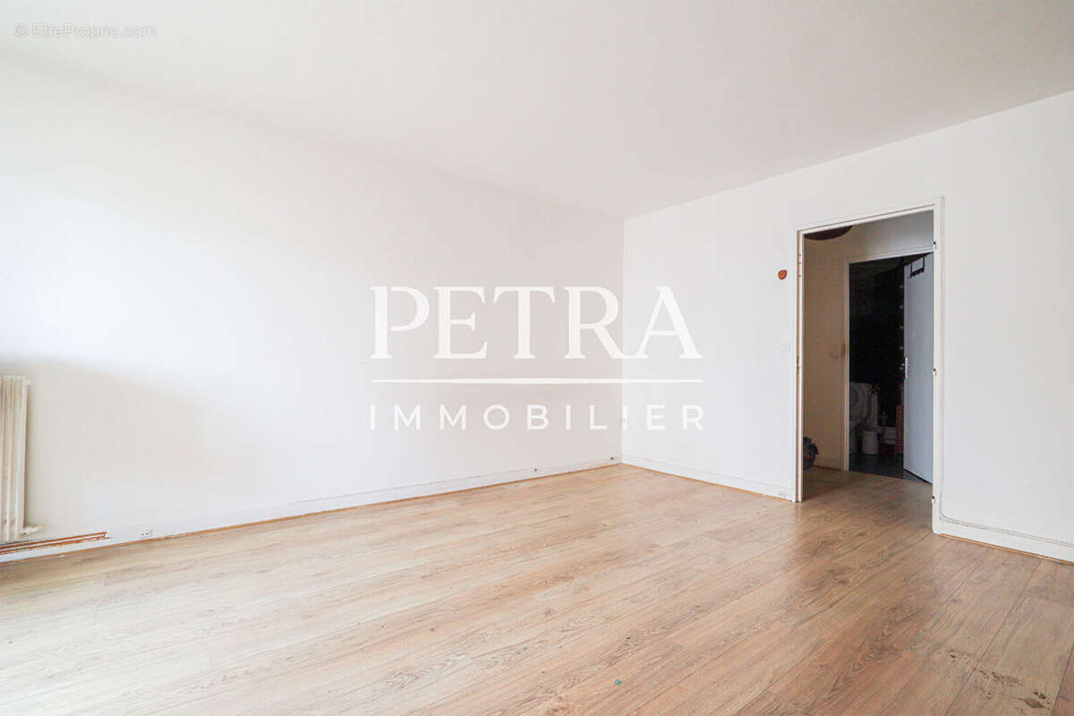 Appartement à PARIS-10E