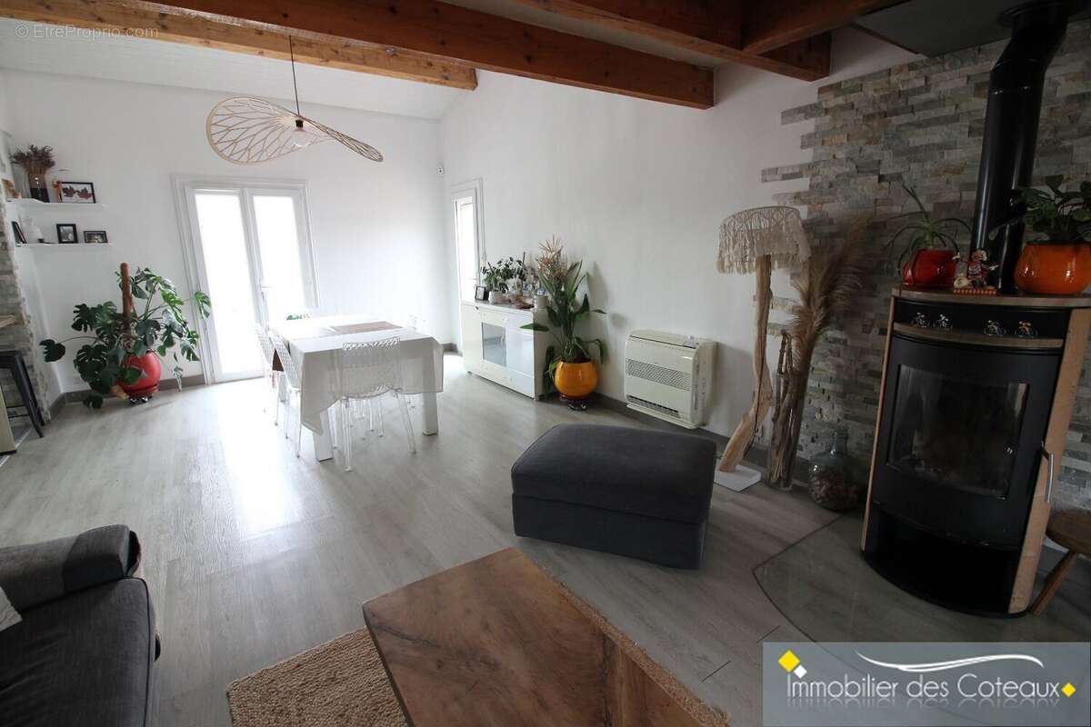 Maison à PINS-JUSTARET