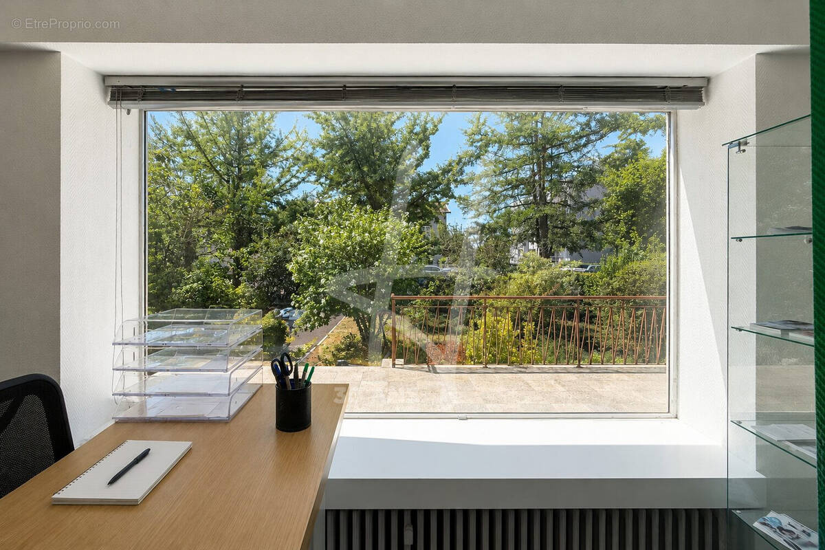 Commerce 95 m² à Longeville-Les-Metz · 95 m² · 199 000 €