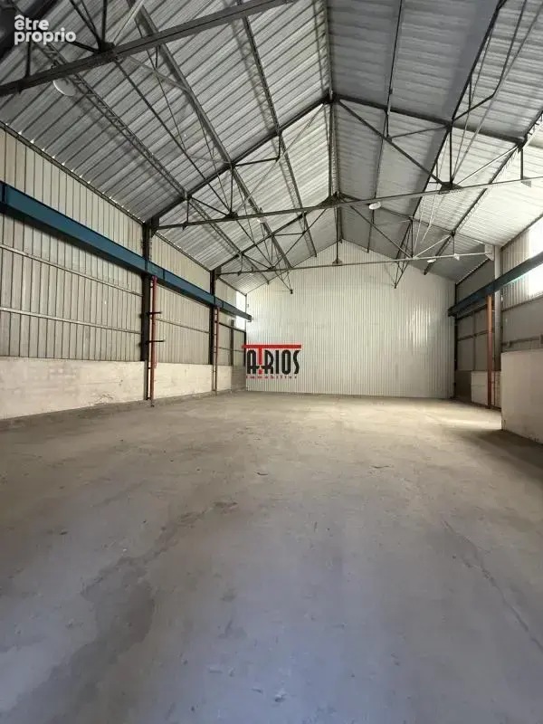 Batiment industriel sur 14 000m² de terrain - 7 lots d'entrepot - photo 7