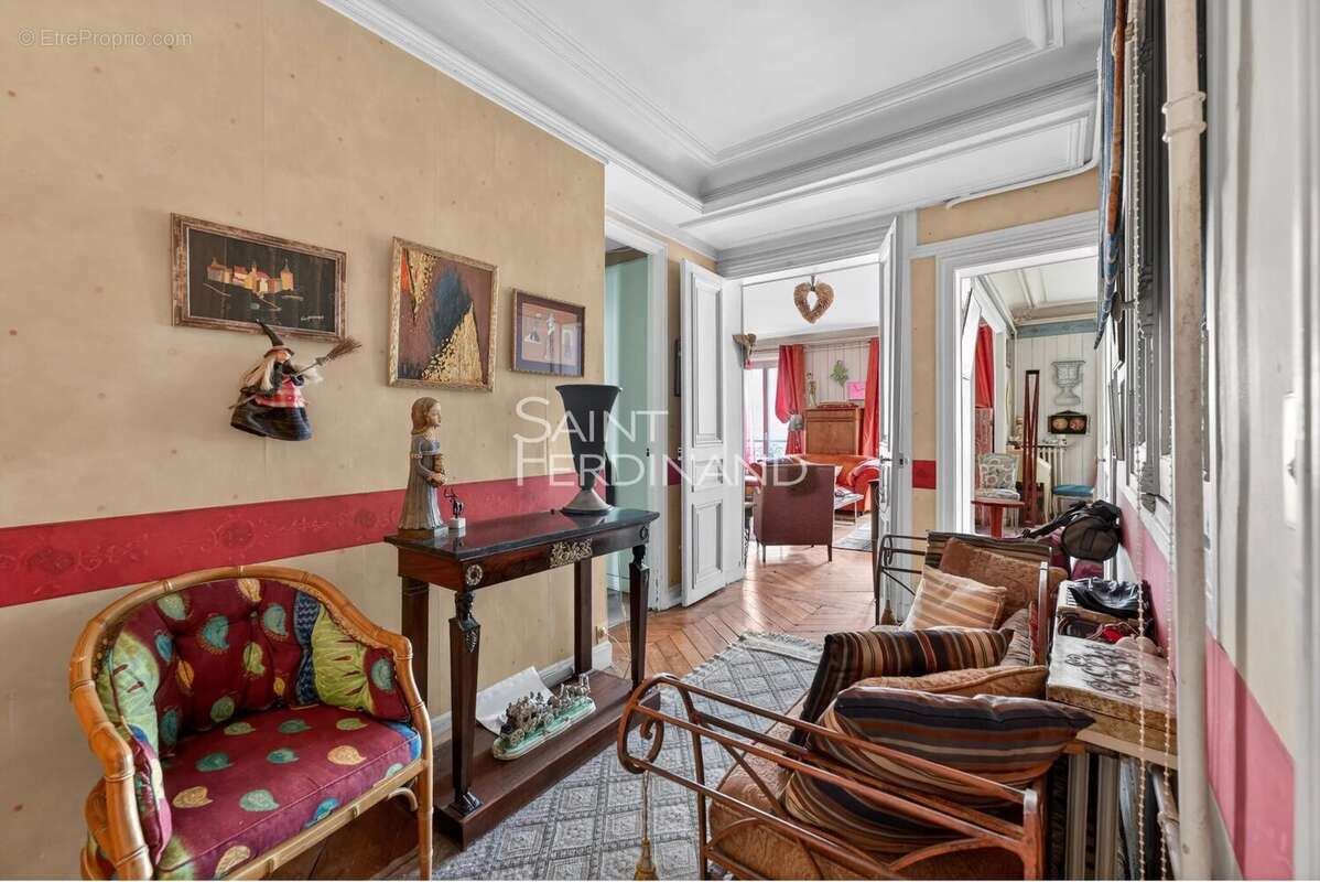 Appartement à PARIS-8E
