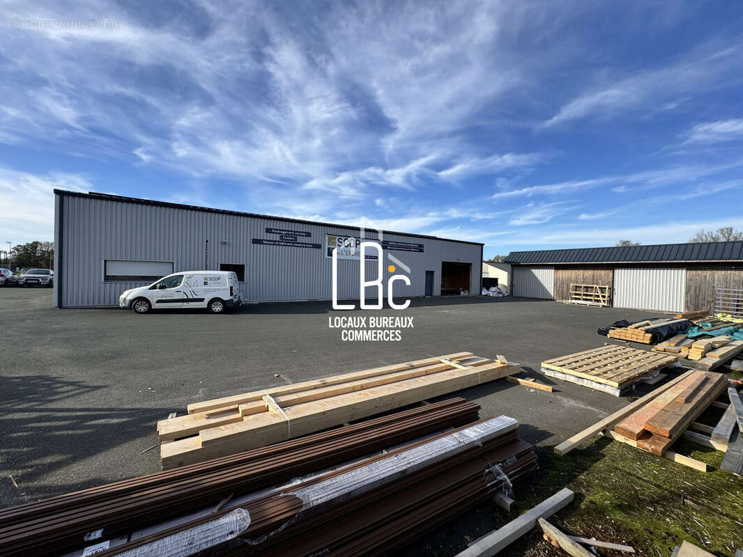 Commerce à LES TOUCHES