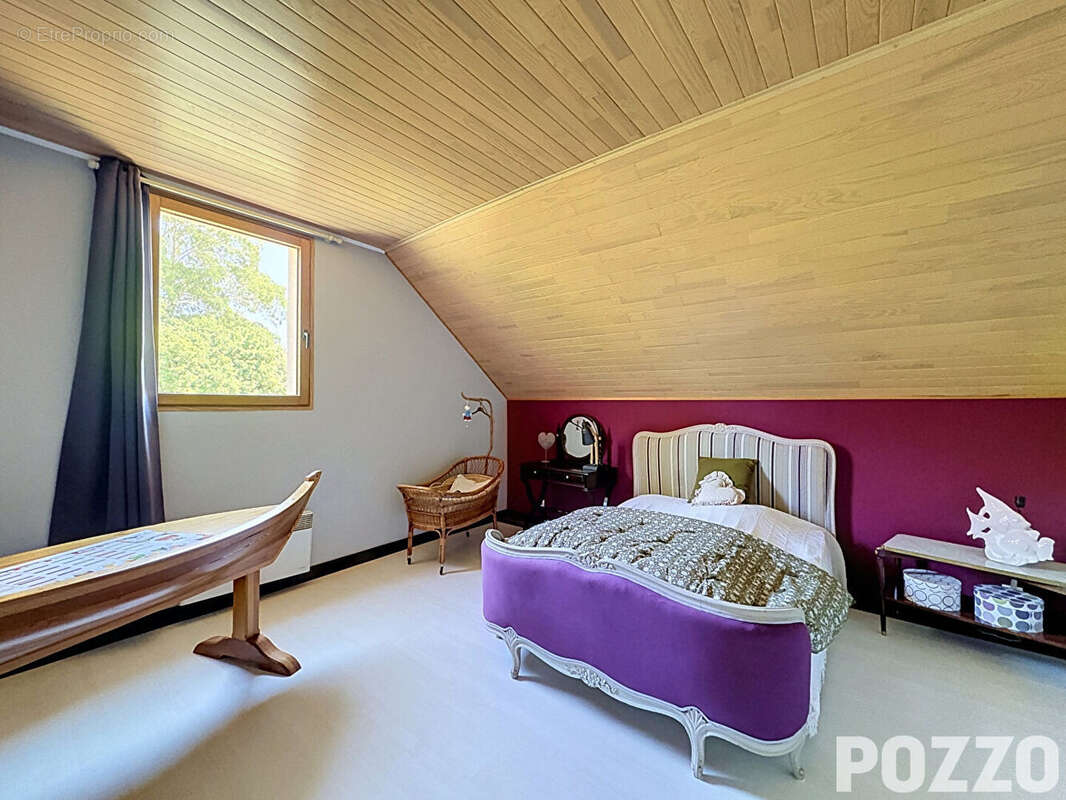 À VENDRE - Maison dans le bourg de Bréhal de 255m² au calme avec parc arboré - photo 13
