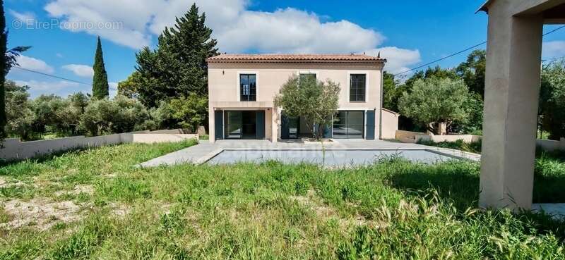 Maison à FONTVIEILLE