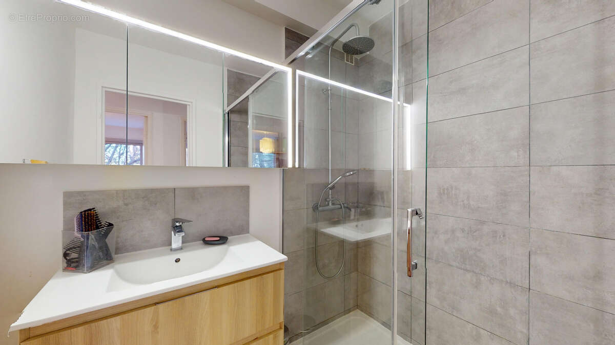 Appartement à VALLAURIS