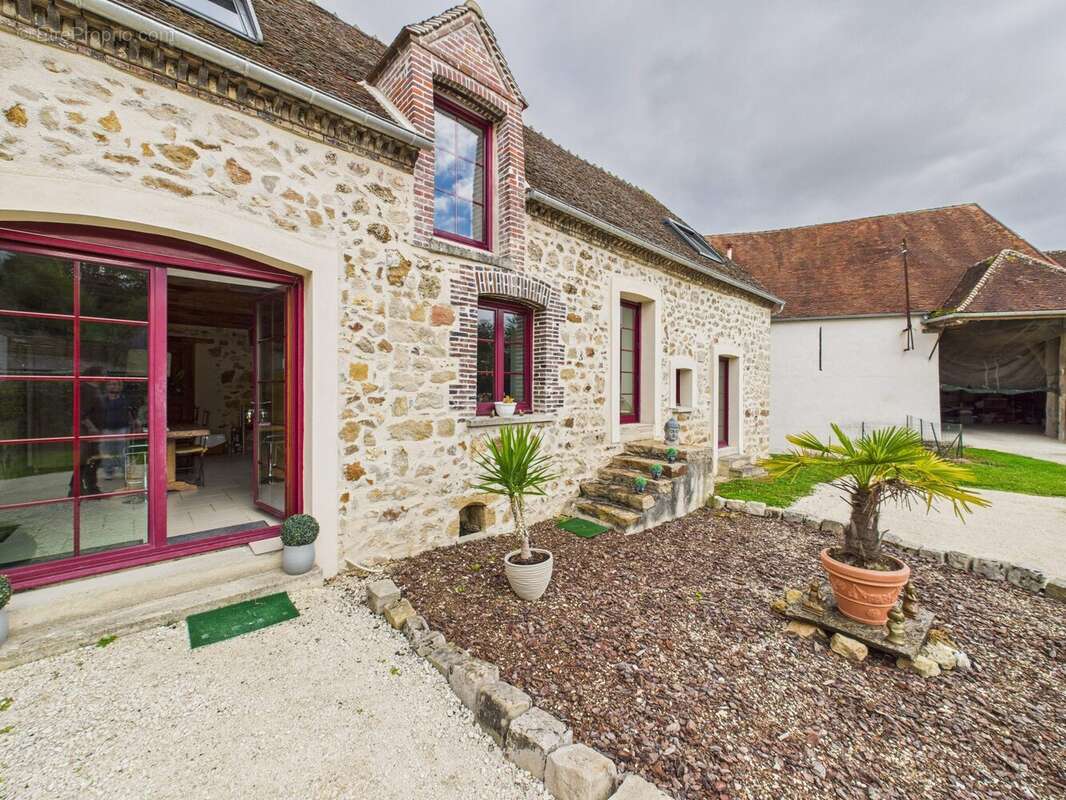 Maison à LA LOUPTIERE-THENARD